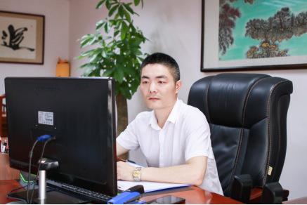 “老板，好樣的，我們永遠向您看齊！” ——讀益陽日報《諶暢明 把公司做強，把公益做好》有感